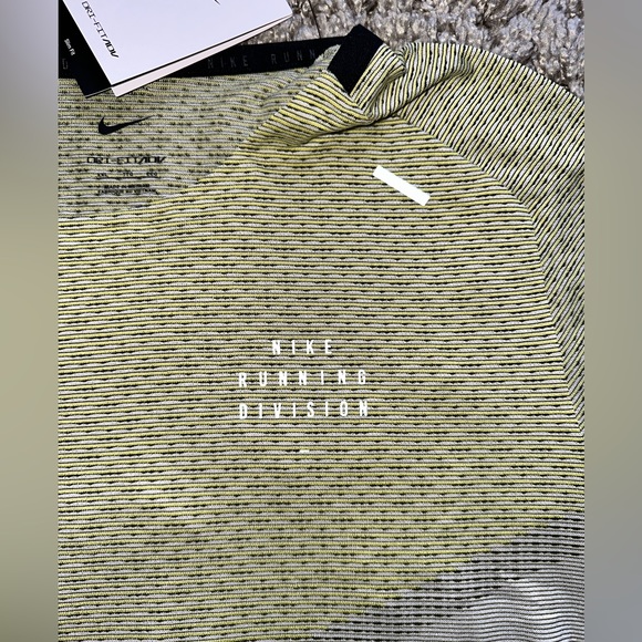 Nike Dri-Fit ADV Run Division TechKnit Running shirt - Picture 2 of 4